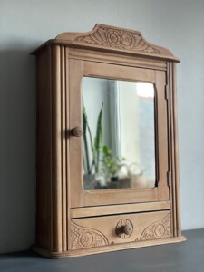Armoire de profil