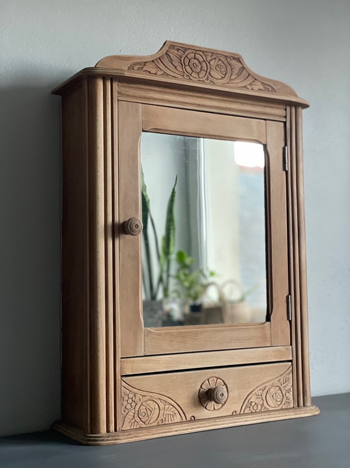 Armoire de profil