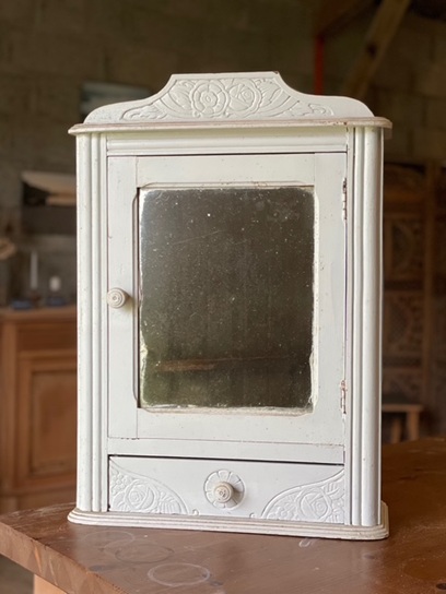 Armoire de toilette avant relooking