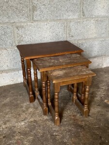 Tables gigognes avant relooking