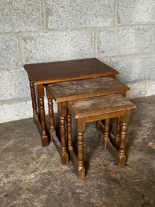 Tables gigognes avant relooking