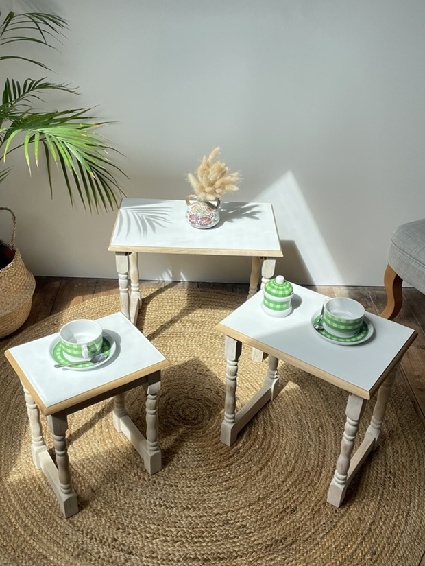 Tables gigognes effet vieilli