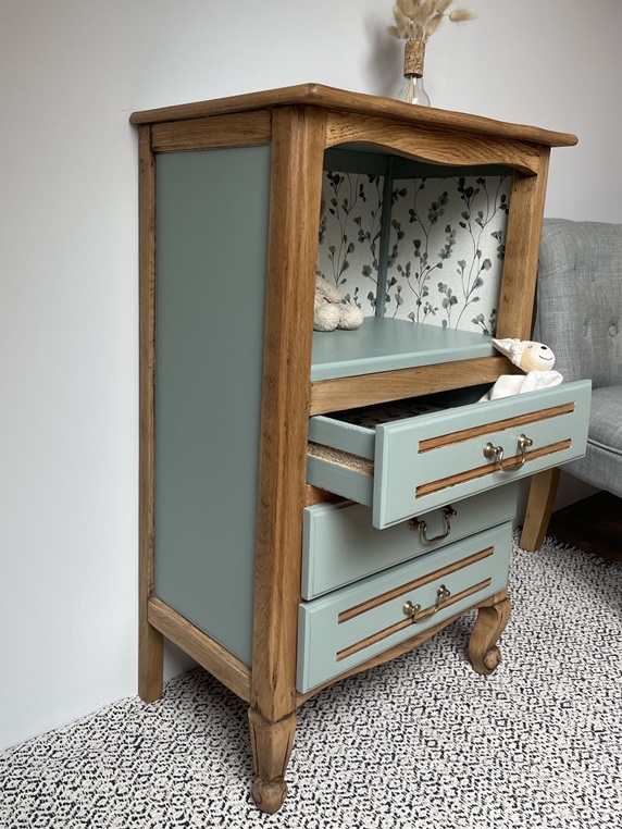 Chiffonnier de profil